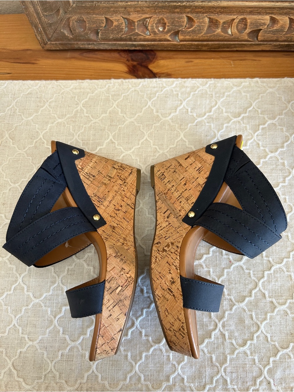 Tommy Hilfiger Navy Cork Wedge Sandals with Gold Buckle, Brand new in box, sz 9 - Picture 10 of 13